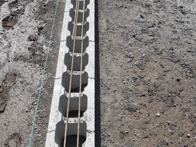 Streifenfundament aus Beton-Schalsteinen