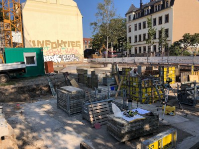 Fundamente und Aufzugsunterfahrt sind fertiggestellt. Was man kaum ahnt, bis hierher wurden schon über 400 cbm Beton eingebaut!