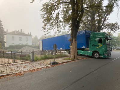 Anlieferung Schaumglasschotter mit Schubboden LKW